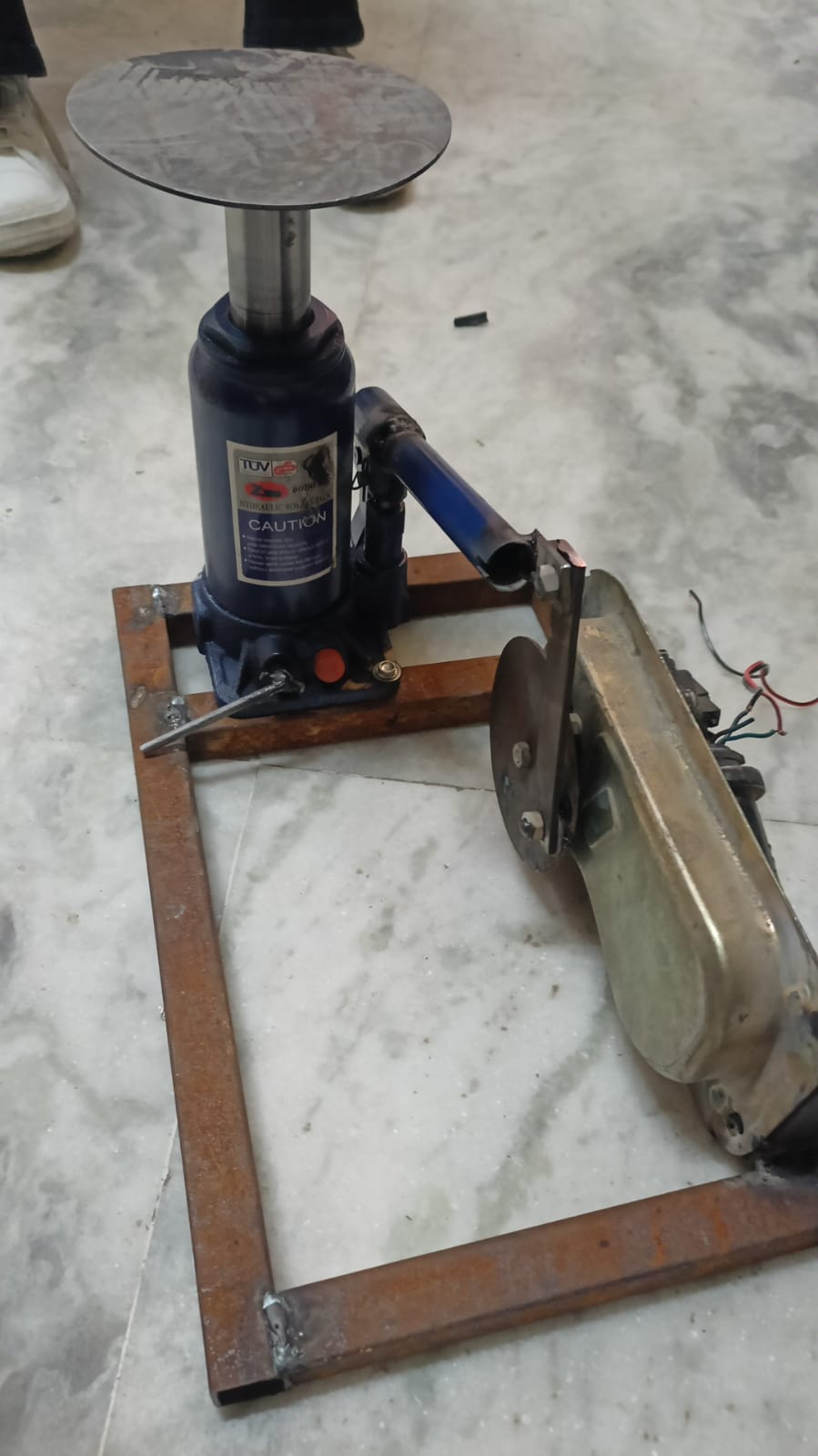 Hydraulic Jack Working Model Based on Pascal’s Law | radiomarket.in
