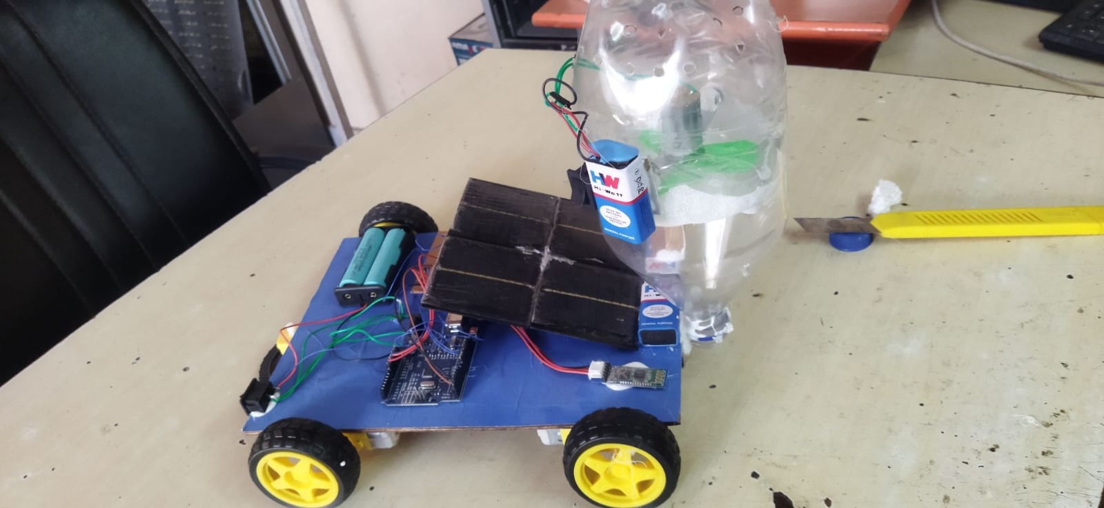 Solar Powered Automatic Medicine Dispenser with Timer | radiomarket.in