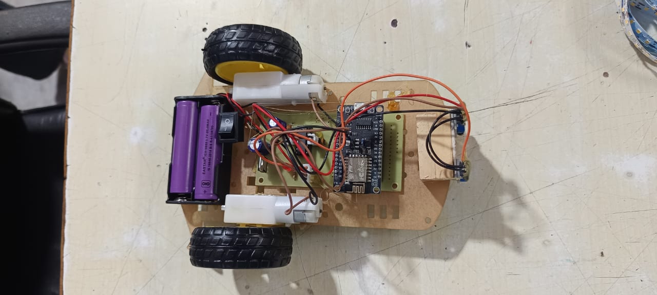 LFR Robot Using NodeMCU (ESP8266) for Smart Line Following | radiomarket.in